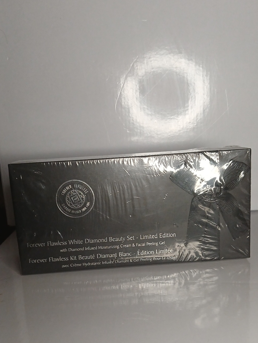 New Forever Flawless 2-Piece White Diamond Infused Moisturizer + Facial Peel Gel